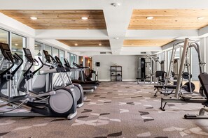 A gym with treadmills, elliptical machines, and weight equipment. - Chic 1-bedroom apartment in vibrant San Antonio with WiFi, fitness room (San Antonio)