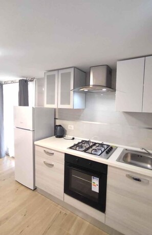 Fridge, microwave, stovetop