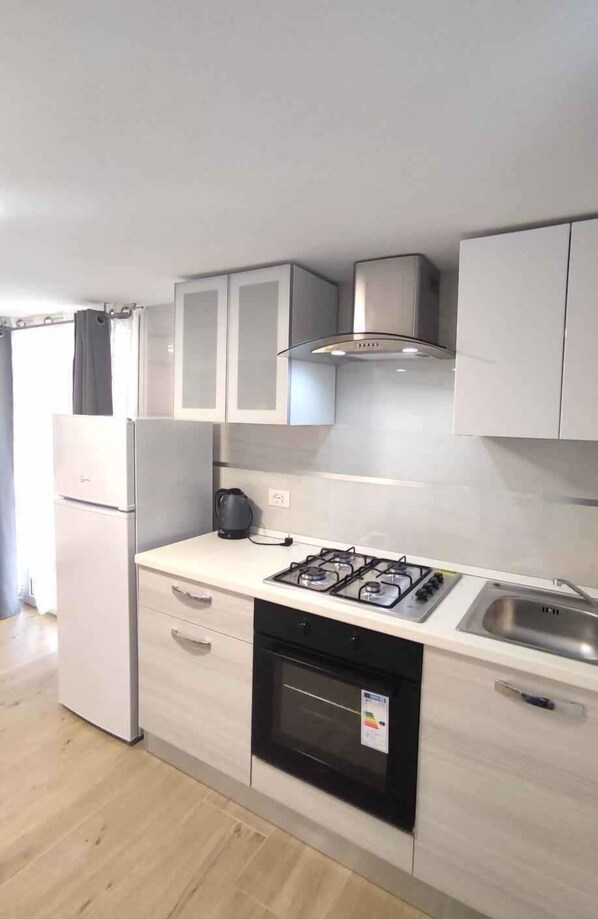 Fridge, microwave, stovetop