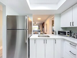 基础公寓, 2 间卧室, 厨房 | 私人厨房 | 大冰箱、微波炉、烤箱、炉灶