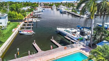 基础公寓, 1 张特大床和 1 张沙发床, 厨房 | 水景