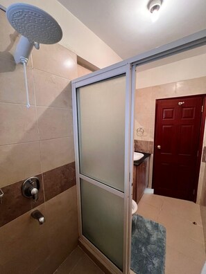 Bathroom - Cosy Nairobi 1bdr Apartment for Two in Westlands (Nairobi)