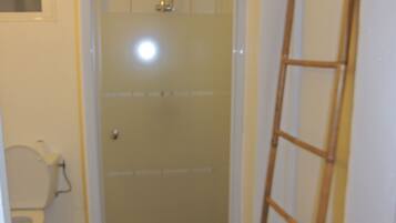 Hårføner, håndklær, såpe og toalettpapir