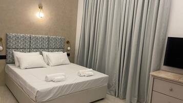 Deluxe Double Room | Desk, free WiFi
