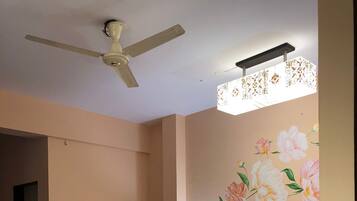 Standard Double Room | Desk, free WiFi