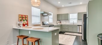 Crescent Clean and Ready! Wi-fi. Sleeps 7. Pets OK!
