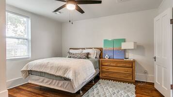 3 bedrooms, iron/ironing board, Internet