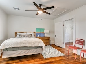 3 bedrooms, iron/ironing board, internet