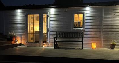 TheLittleHouseBy-The-Lake