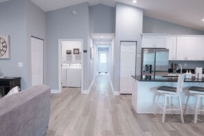 Interior - Charming 3-bdr house with WiFi in St. Augustine, close to vilano beach and shops (St. Augustine)