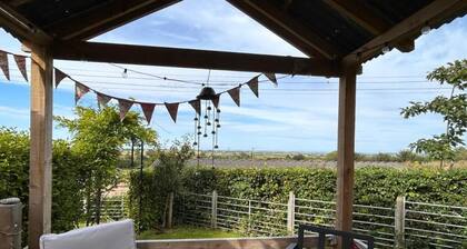 Cosy hut on our Somerset farm with great views, stove and wood fired hot tub