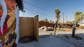 Outdoor Shower Oasis: Refresh under the sun with stunning desert views