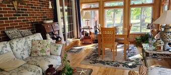 Country Retreat Farmhouse close to fishing lakes and a scenic parkway