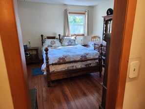 3 bedrooms, in-room safe, desk, iron/ironing board