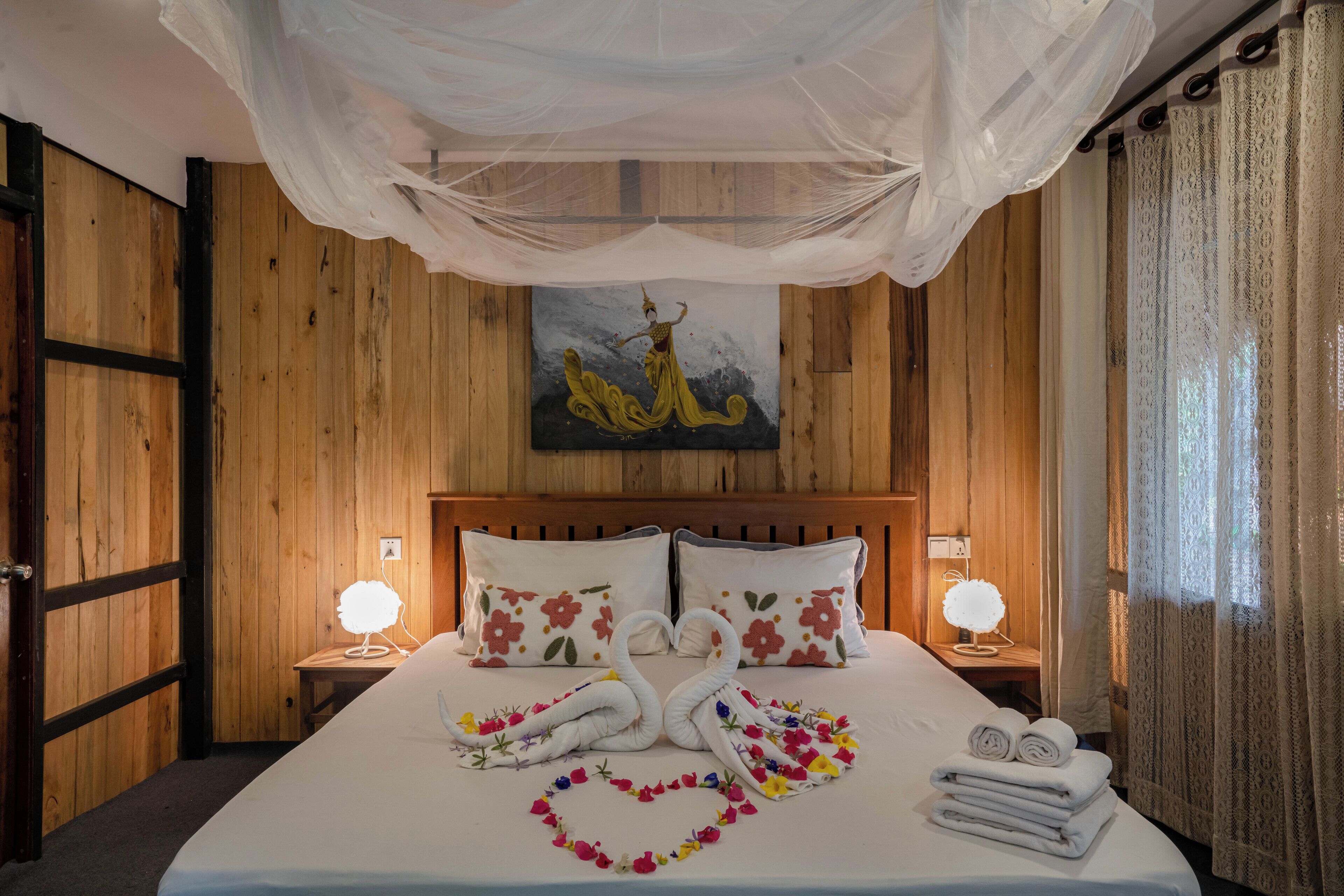 Bungalow | Laptop workspace, soundproofing, iron/ironing board, bed sheets