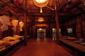 Habitación (Country-Side Dormitory Home Stay) | Espacio para trabajar con laptop y insonorización 