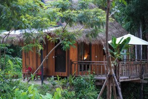 华丽平房, 1 张特大床, 无烟房, 山景 | 笔记本电脑工作区、隔音、熨斗/熨板、床单