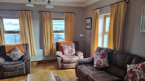 Living area - Irish Cozy Cottage Retreat (Miltown Malbay)