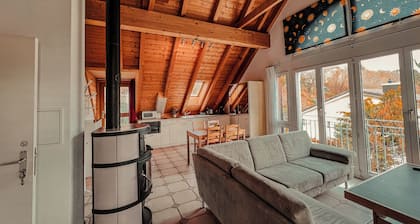 Dachwohnung (Studio) in Flughafennähe