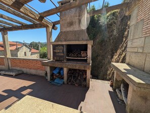 Villa | Property grounds - Villa sea Views With Park in Front of the Beach (Cangas)