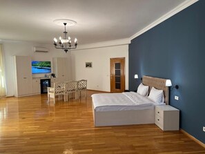Minibar, in-room safe, soundproofing, free WiFi - Art Club Suites (Baku)