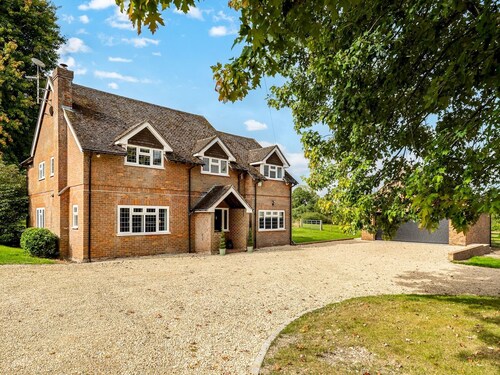 Chilterns Countryside Hideaway with Hot Tub - Pass the Keys