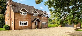 Chilterns Countryside Hideaway with Hot Tub - Pass the Keys