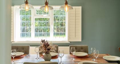 Chilterns Countryside Hideaway with Hot Tub - Pass the Keys