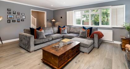 Chilterns Countryside Hideaway with Hot Tub| Pass the Keys