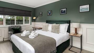 5 bedrooms, iron/ironing board, free WiFi, bed sheets