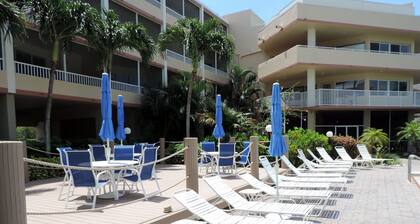 Beach Club 417: 2 Bed Condo w/private beach access
