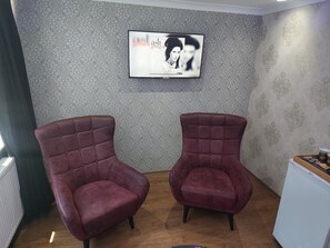 Habitación económica con 1 cama doble o 2 individuales | 1 dormitorio, ropa de cama de alta calidad, escritorio