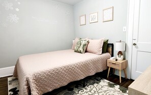 2 bedrooms, iron/ironing board, free WiFi, bed sheets - Park View Place - 2 Bed/1.5 Bath (Winston-Salem)