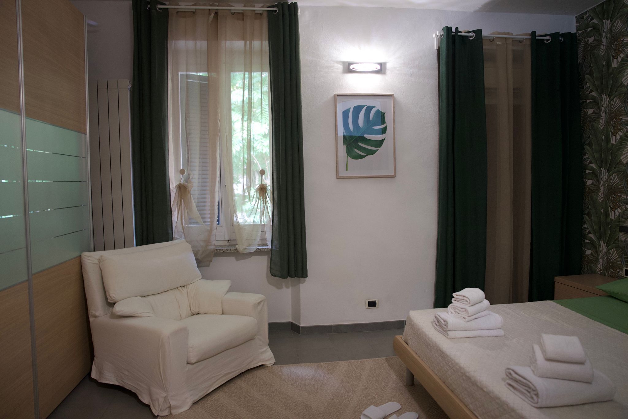 1 habitación, tabla de planchar con plancha, wifi gratis y ropa de cama 