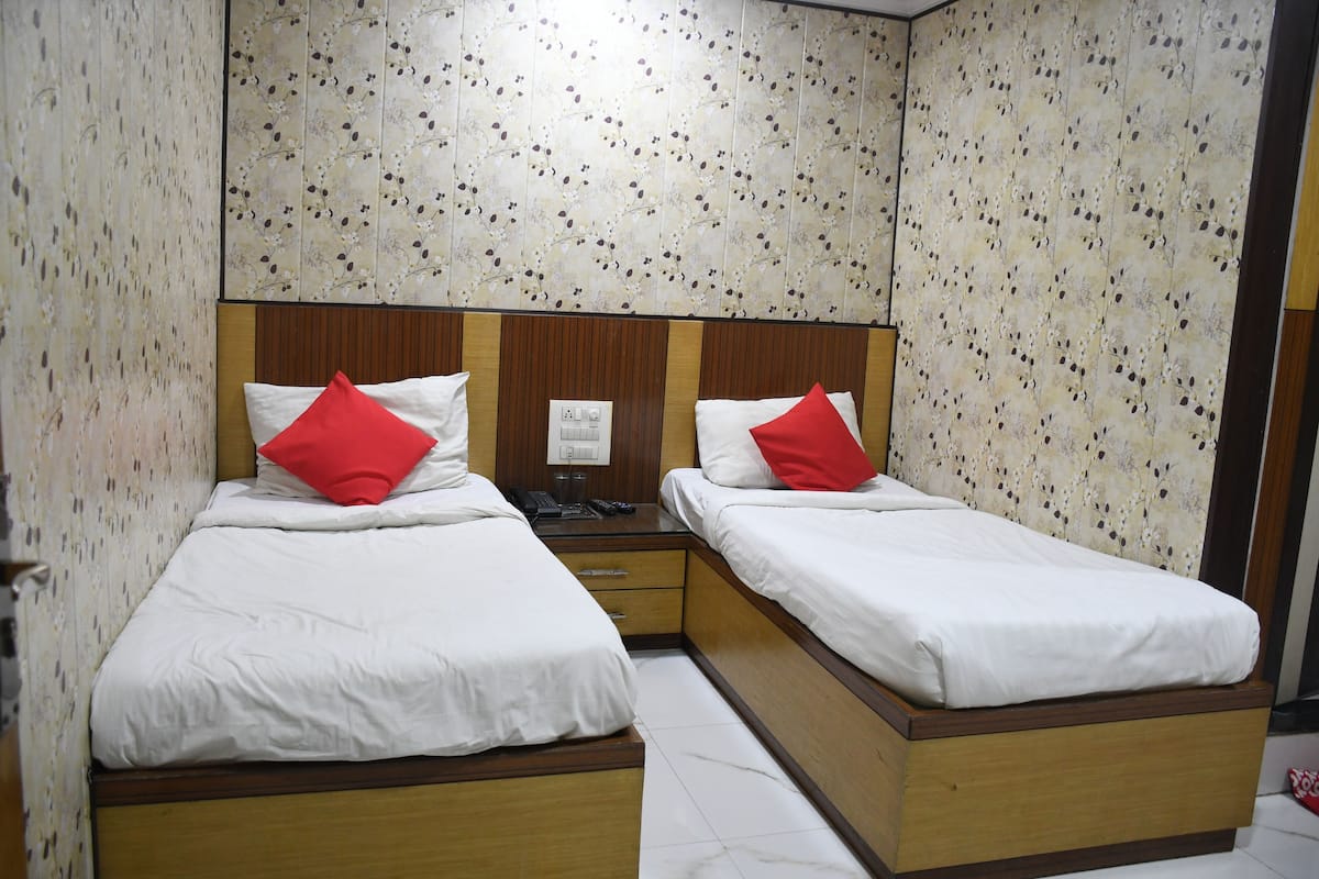 Deluxe Double Room, 1 Double Bed, City View | Desk, laptop workspace, free WiFi