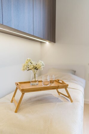 2 habitaciones, escritorio, tabla de planchar con plancha y wifi gratis 