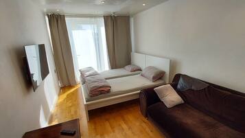 3 Schlafzimmer, BĂŒgeleisen/BĂŒgelbrett, WLAN, BettwĂ€sche