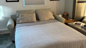 1 soverom, strykejern/-brett, wi-fi (inkludert) og sengetøy