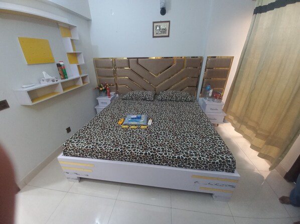 1 habitación, tabla de planchar con plancha y wifi 