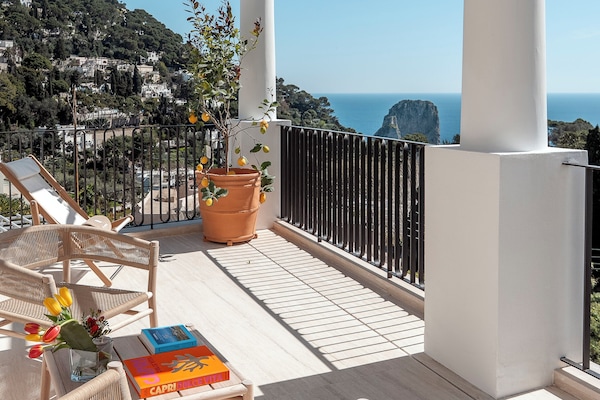 Suite | Minibar, in-room safe, individually decorated, individually furnished