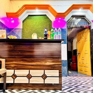 ฝ่ายต้อนรับ