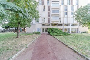 Exterior - Spacious Apartment for 8 People - Bron Grand Clement (Bron)