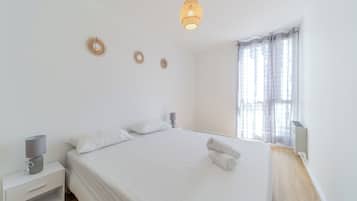 3 bedrooms, iron/ironing board, WiFi, bed sheets