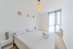 3 bedrooms, iron/ironing board, WiFi, bed sheets - Spacious Apartment for 8 People - Bron Grand Clement (Bron)
