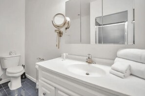 Håndklæder, Sæbe, Shampoo, Toiletpapir