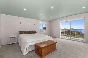 4 bedrooms, bed sheets