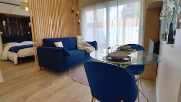 1 chambre, fer et planche Ă repasser, Wi-Fi, draps fournis