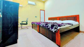 In-room safe, desk, laptop workspace, soundproofing