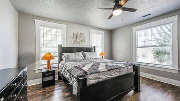 3 chambres, fer et planche à repasser, Wi-Fi, draps fournis