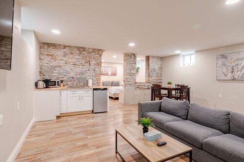 Entire 1-bedroom apartment across from Google